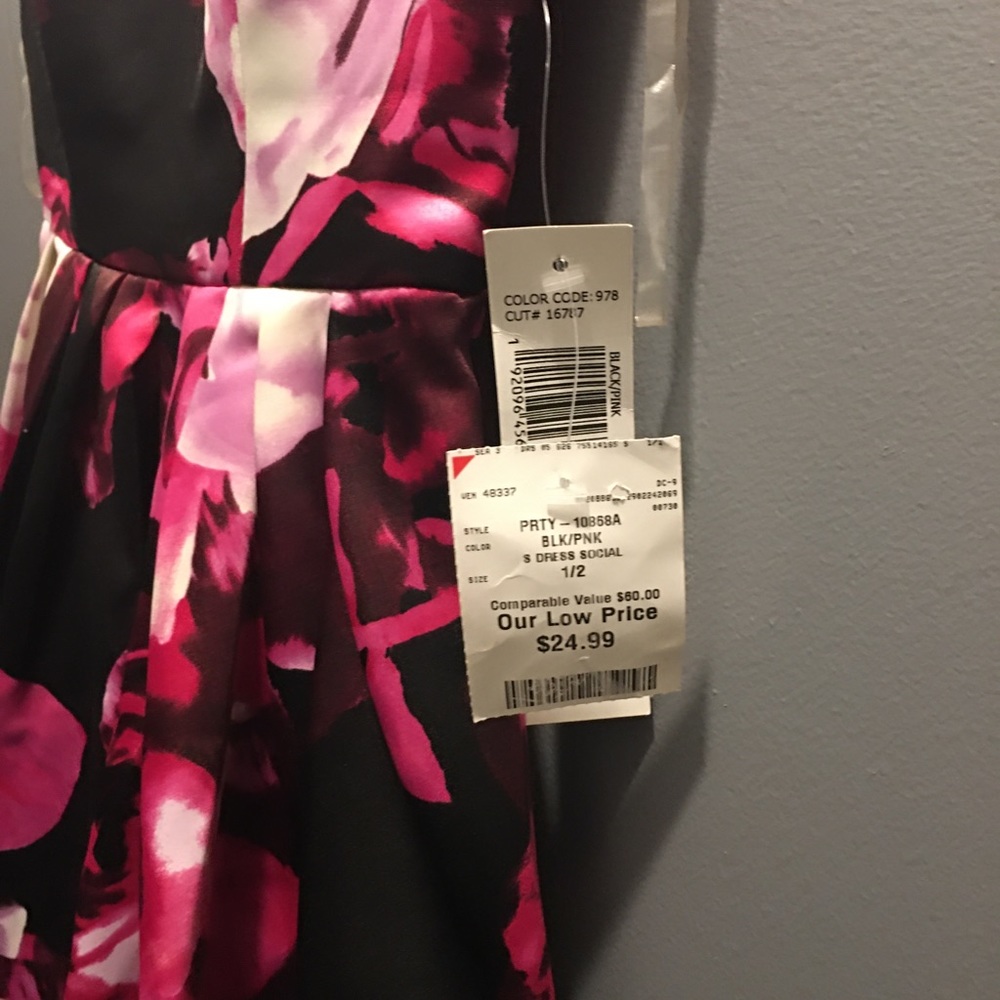 Dress - Picture 6 of 7
